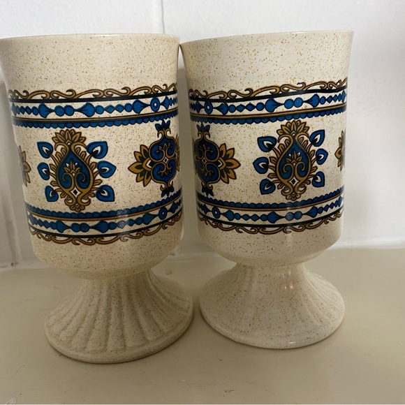 Beautiful His And Her Coffee Mugs. - Picture 2 of 5